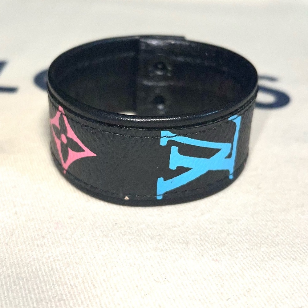💜 LV Murakami Snap cuff Bracelet black multicolor